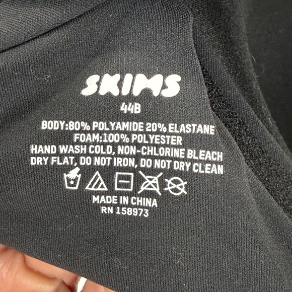 SKIMS Black T-Shirt Bra Underwire‎ lightly Padded Full Coverage 44B - Picture 2 of 4